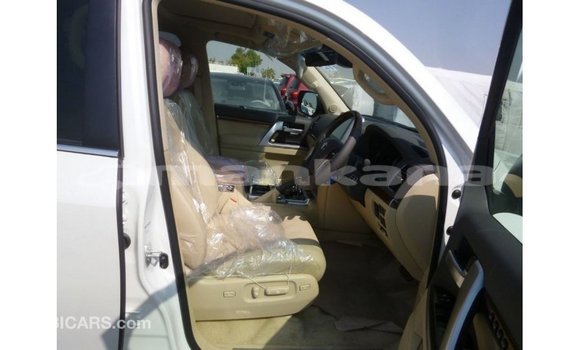 Buy Import Toyota Land Cruiser White Car in Import - Dubai in Abhasia Buy Import Toyota Land Cruiser White Car in Import - Dubai in Abhasia