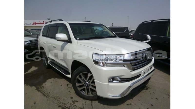 Big with watermark toyota land cruiser abhasia import dubai 2658