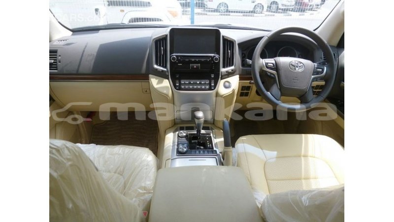 Big with watermark toyota land cruiser abhasia import dubai 2658