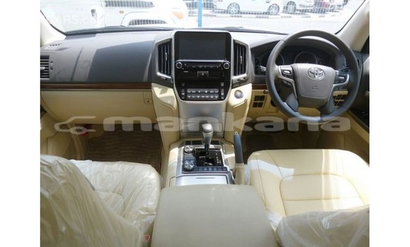 Buy Import Toyota Land Cruiser White Car in Import - Dubai in Abhasia Buy Import Toyota Land Cruiser White Car in Import - Dubai in Abhasia
