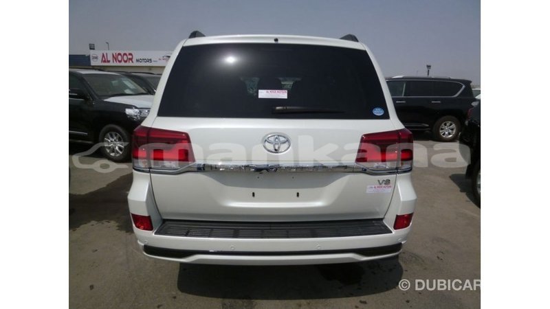 Big with watermark toyota land cruiser abhasia import dubai 2658