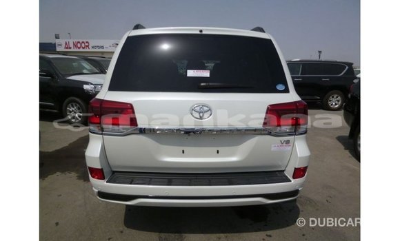 Buy Import Toyota Land Cruiser White Car in Import - Dubai in Abhasia Buy Import Toyota Land Cruiser White Car in Import - Dubai in Abhasia