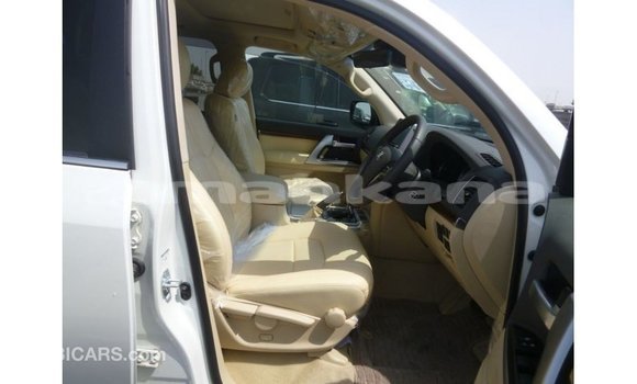 Buy Import Toyota Land Cruiser White Car in Import - Dubai in Abhasia Buy Import Toyota Land Cruiser White Car in Import - Dubai in Abhasia