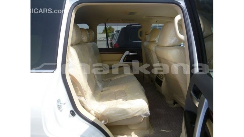 Big with watermark toyota land cruiser abhasia import dubai 2658