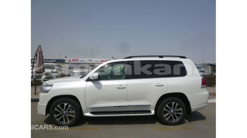 Big with watermark toyota land cruiser abhasia import dubai 2658