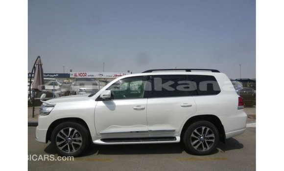 Buy Import Toyota Land Cruiser White Car in Import - Dubai in Abhasia Buy Import Toyota Land Cruiser White Car in Import - Dubai in Abhasia