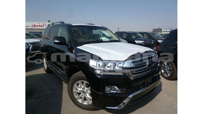Big with watermark toyota land cruiser abhasia import dubai 2662