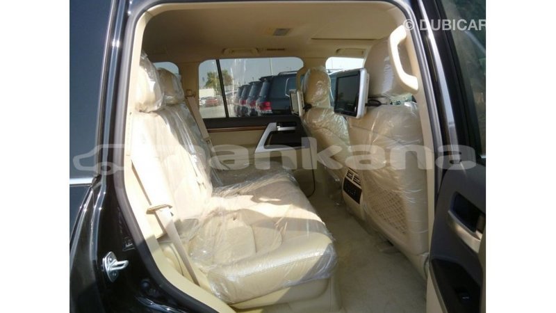 Big with watermark toyota land cruiser abhasia import dubai 2662