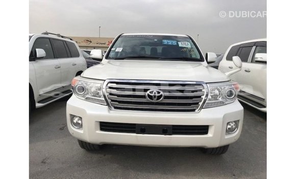 Buy Import Toyota Land Cruiser White Car in Import - Dubai in Abhasia Buy Import Toyota Land Cruiser White Car in Import - Dubai in Abhasia