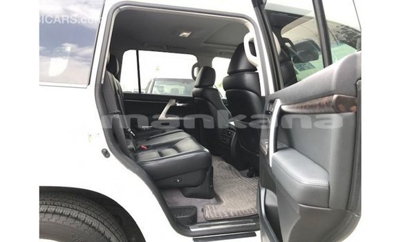 Buy Import Toyota Land Cruiser White Car in Import - Dubai in Abhasia Buy Import Toyota Land Cruiser White Car in Import - Dubai in Abhasia