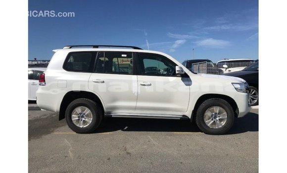 Buy Import Toyota Land Cruiser White Car in Import - Dubai in Abhasia Buy Import Toyota Land Cruiser White Car in Import - Dubai in Abhasia