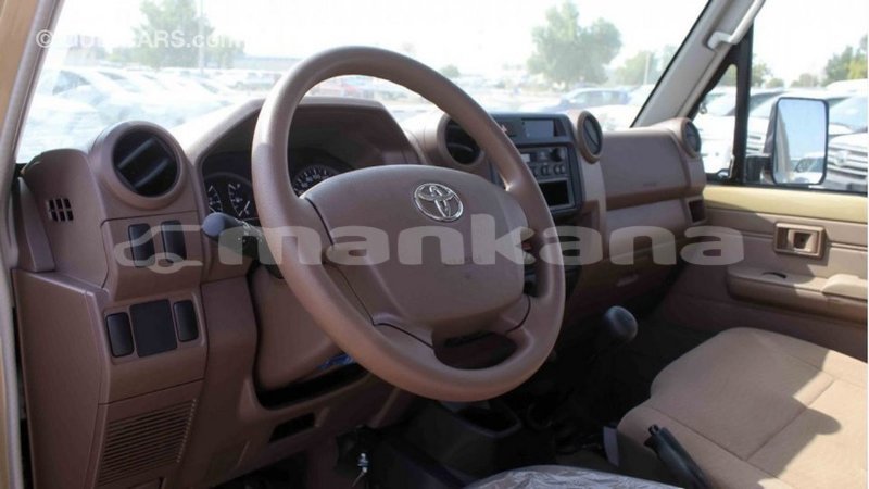 Big with watermark toyota land cruiser abhasia import dubai 2700