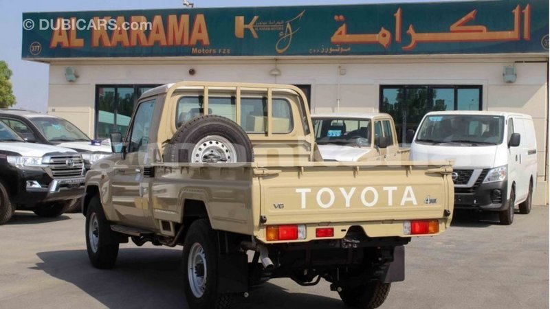 Big with watermark toyota land cruiser abhasia import dubai 2700