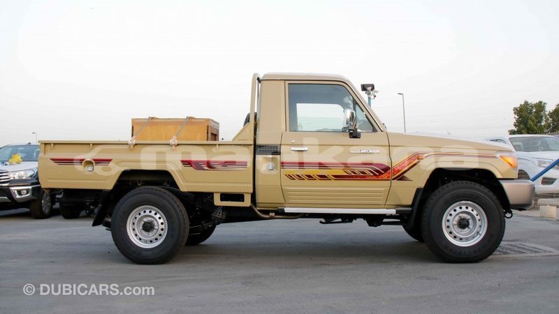 Big with watermark toyota land cruiser abhasia import dubai 2701
