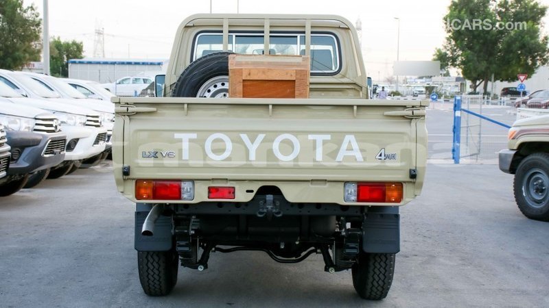 Big with watermark toyota land cruiser abhasia import dubai 2701