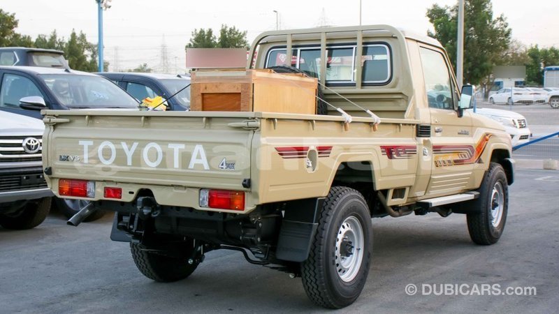Big with watermark toyota land cruiser abhasia import dubai 2701
