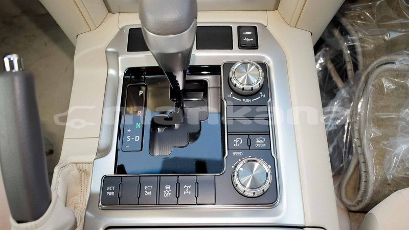 Big with watermark toyota land cruiser abhasia import dubai 2702