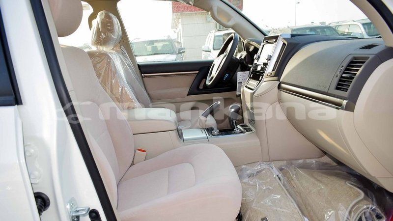 Big with watermark toyota land cruiser abhasia import dubai 2702