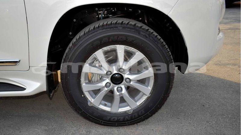 Big with watermark toyota land cruiser abhasia import dubai 2702