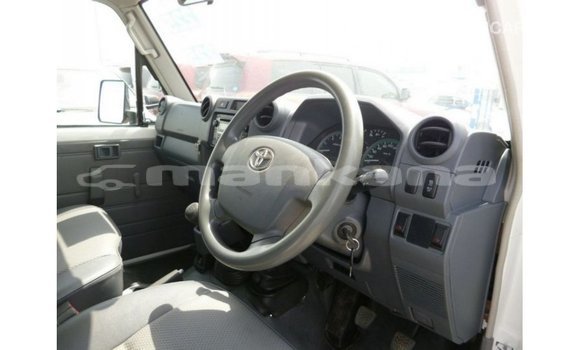 Buy Import Toyota Land Cruiser White Car in Import - Dubai in Abhasia Buy Import Toyota Land Cruiser White Car in Import - Dubai in Abhasia