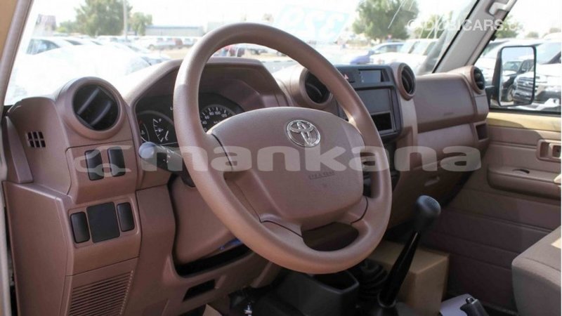 Big with watermark toyota land cruiser abhasia import dubai 2716