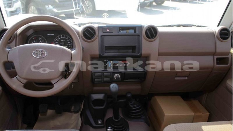 Big with watermark toyota land cruiser abhasia import dubai 2716