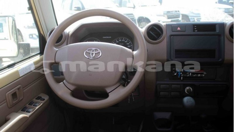 Big with watermark toyota land cruiser abhasia import dubai 2716