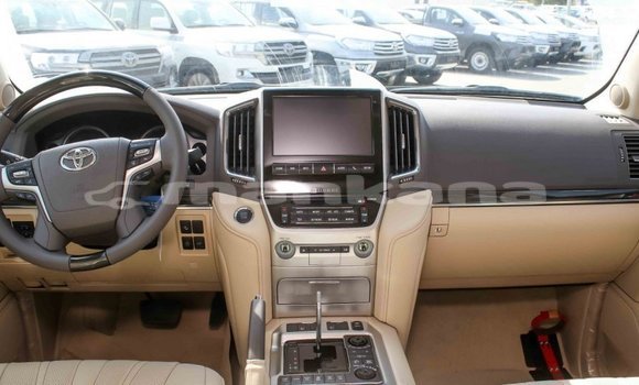 Buy Import Toyota Land Cruiser White Car in Import - Dubai in Abhasia Buy Import Toyota Land Cruiser White Car in Import - Dubai in Abhasia