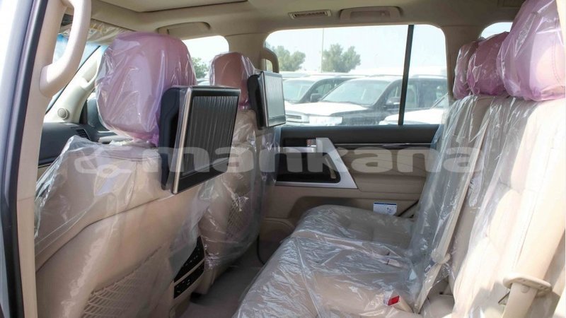 Big with watermark toyota land cruiser abhasia import dubai 2729