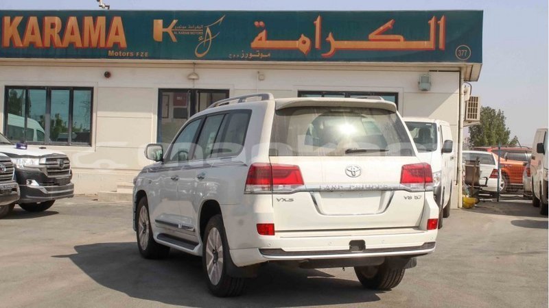 Big with watermark toyota land cruiser abhasia import dubai 2729