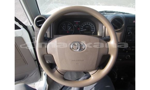 Buy Import Toyota Land Cruiser White Car in Import - Dubai in Abhasia Buy Import Toyota Land Cruiser White Car in Import - Dubai in Abhasia
