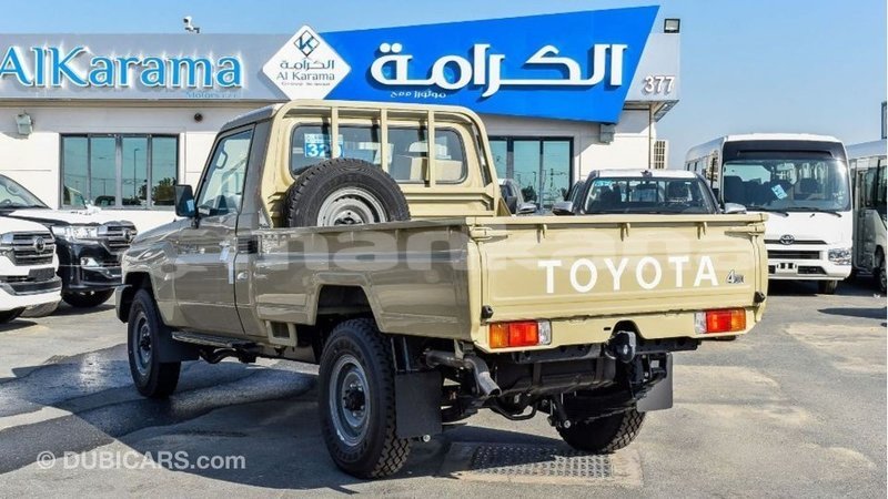 Big with watermark toyota land cruiser abhasia import dubai 2735