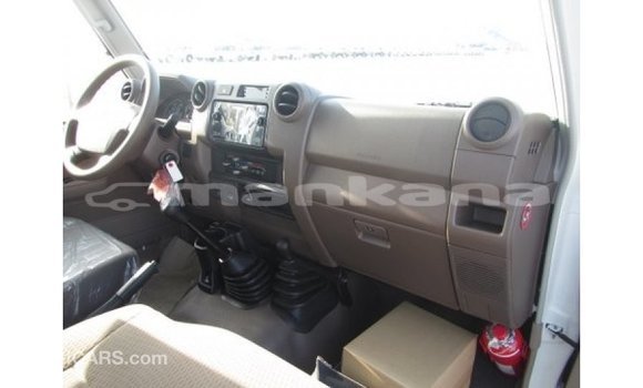 Buy Import Toyota Land Cruiser White Car in Import - Dubai in Abhasia Buy Import Toyota Land Cruiser White Car in Import - Dubai in Abhasia
