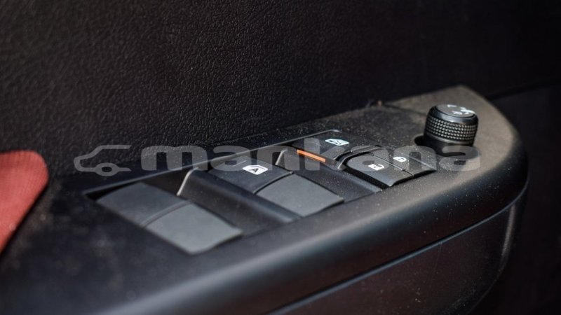 Big with watermark toyota hilux abhasia import dubai 2736