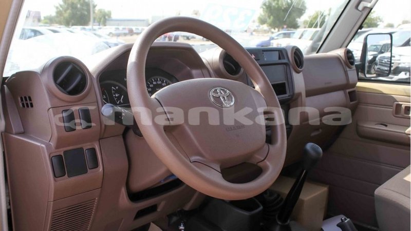 Big with watermark toyota land cruiser abhasia import dubai 2737