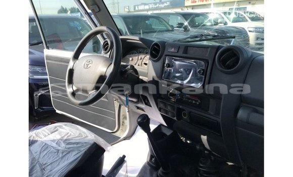 Buy Import Toyota Land Cruiser White Car in Import - Dubai in Abhasia Buy Import Toyota Land Cruiser White Car in Import - Dubai in Abhasia