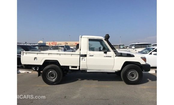 Buy Import Toyota Land Cruiser White Car in Import - Dubai in Abhasia Buy Import Toyota Land Cruiser White Car in Import - Dubai in Abhasia