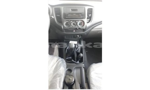 Buy Import Mitsubishi L200 White Car in Import - Dubai in Abhasia