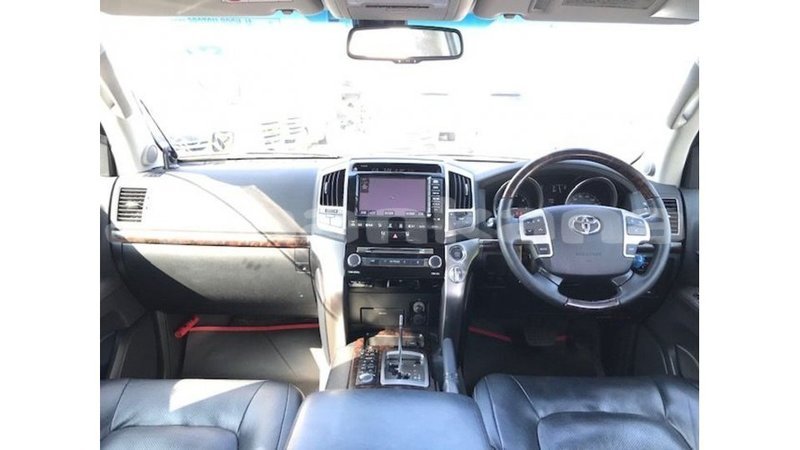 Big with watermark toyota land cruiser abhasia import dubai 2761