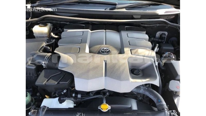 Big with watermark toyota land cruiser abhasia import dubai 2761