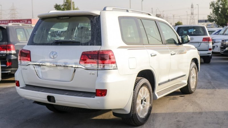 Big with watermark toyota land cruiser abhasia import dubai 2775