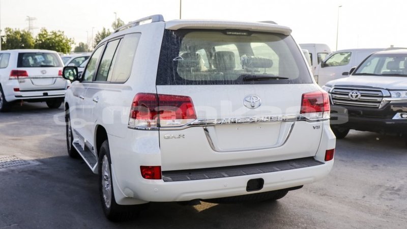 Big with watermark toyota land cruiser abhasia import dubai 2775