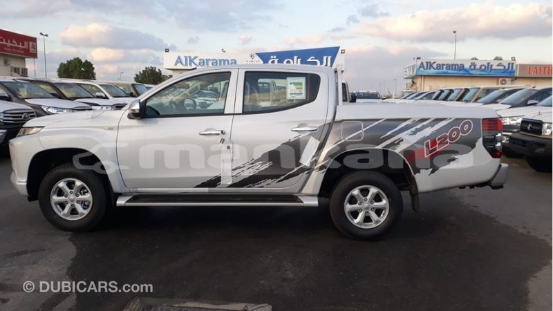 Big with watermark mitsubishi l200 abhasia import dubai 2776