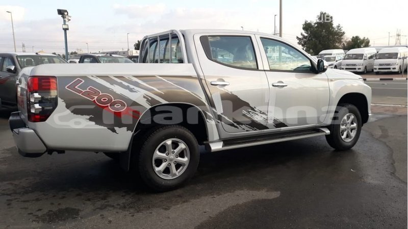 Big with watermark mitsubishi l200 abhasia import dubai 2776