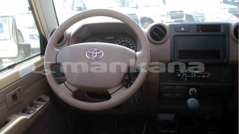 Big with watermark toyota land cruiser abhasia import dubai 2777
