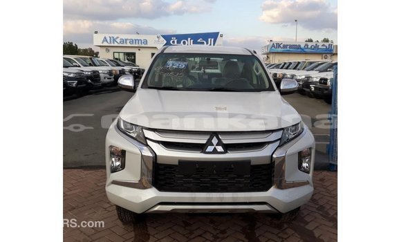 Buy Import Mitsubishi L200 White Car in Import - Dubai in Abhasia Buy Import Mitsubishi L200 White Car in Import - Dubai in Abhasia