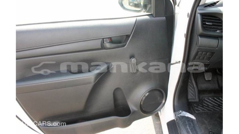 Big with watermark toyota hilux abhasia import dubai 2790