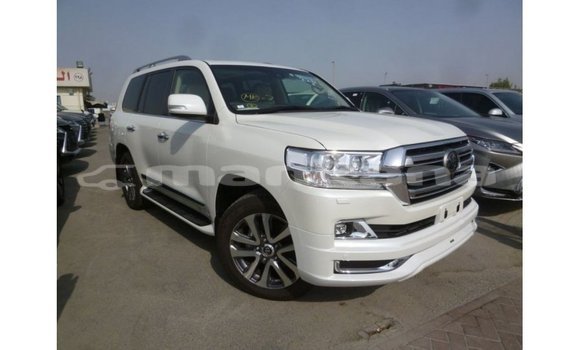 Buy Import Toyota Land Cruiser White Car in Import - Dubai in Abhasia Buy Import Toyota Land Cruiser White Car in Import - Dubai in Abhasia