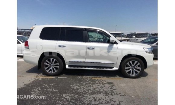 Buy Import Toyota Land Cruiser White Car in Import - Dubai in Abhasia Buy Import Toyota Land Cruiser White Car in Import - Dubai in Abhasia