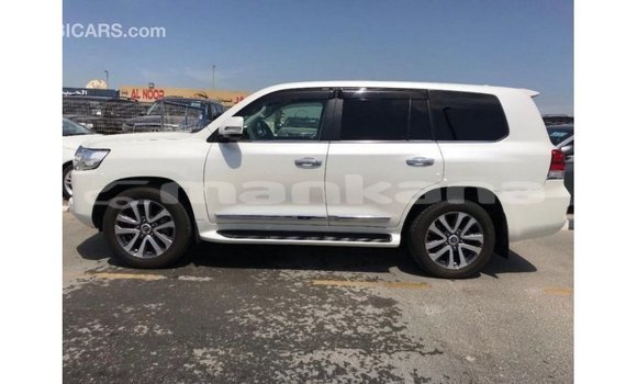 Buy Import Toyota Land Cruiser White Car in Import - Dubai in Abhasia Buy Import Toyota Land Cruiser White Car in Import - Dubai in Abhasia